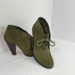 Seychelles green suede lace-up booties Size 6